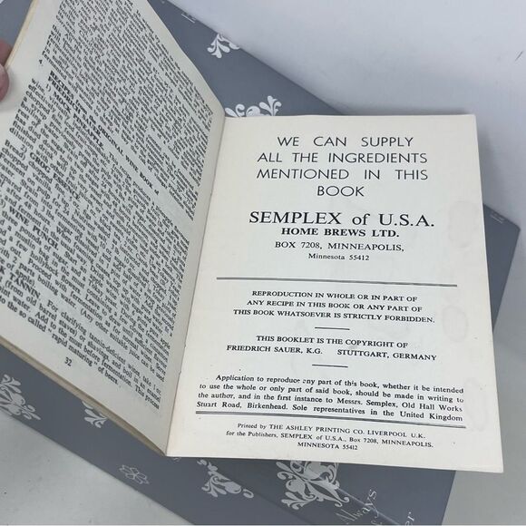 Yellow 'Vierka' Wine Book - Picture 8 of 8